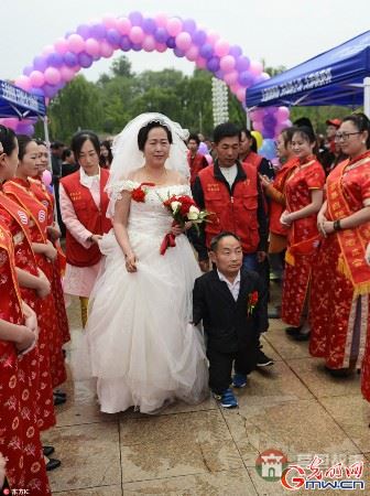 1米7的她愛上1米的他 結婚10年相濡以沫