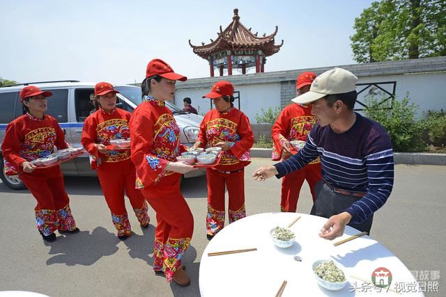 山村煎餅節(jié)演繹舌尖上的鄉(xiāng)村美食 免費(fèi)品嘗還管飽