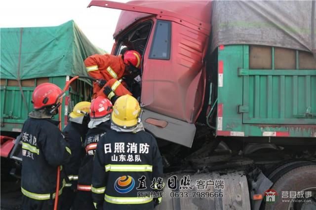 兩半掛車追尾擠扁駕駛室 莒縣消防成功救出2人