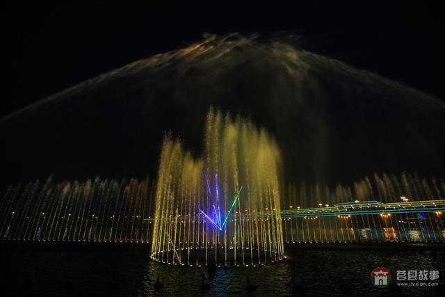 莒縣沭河濕地公園，上演激光水幕音樂噴泉，真是太棒了